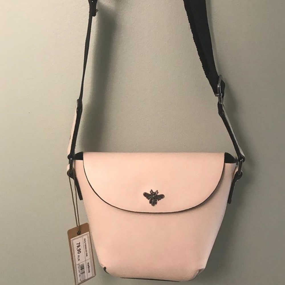 Gorgeous creme/light pink bee purse
